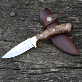   Vadászkés Farkas Bertalan modell 11 kámforfa nyéllel vaddisznós dísz szegeccsel bivaly bőr tokkal raktárról